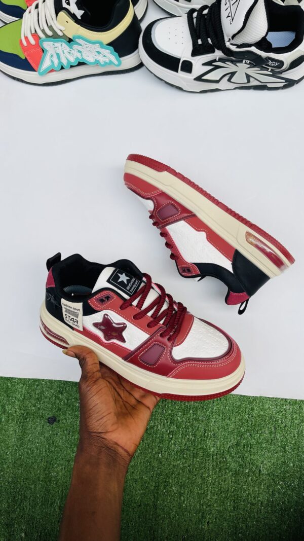 ODOGWU ADULT SNEAKERS  
( unisex )