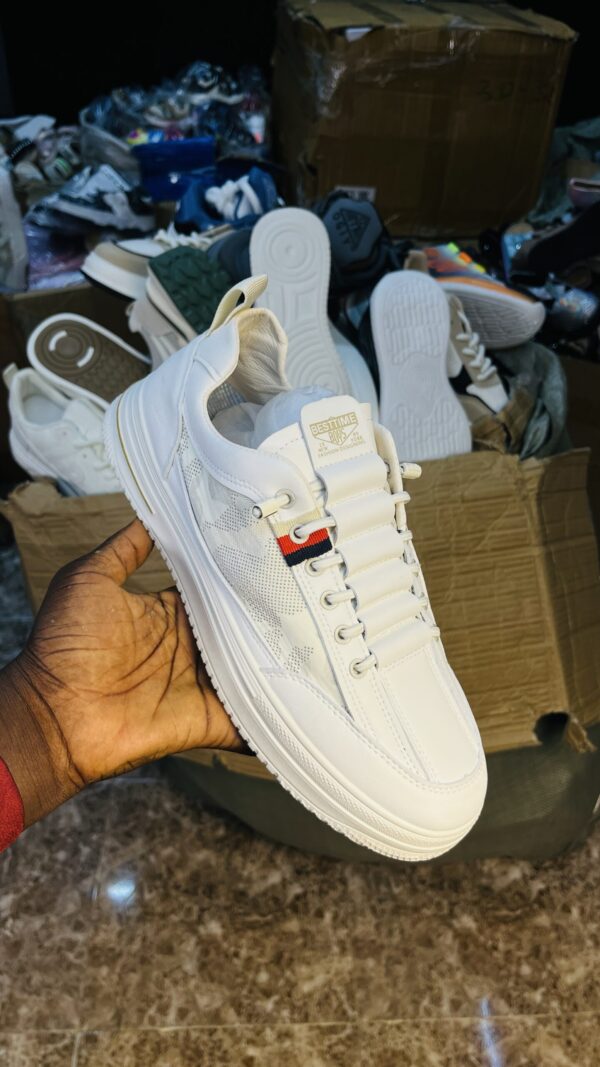 ODOGWU ADULT SNEAKERS  
( unisex )
