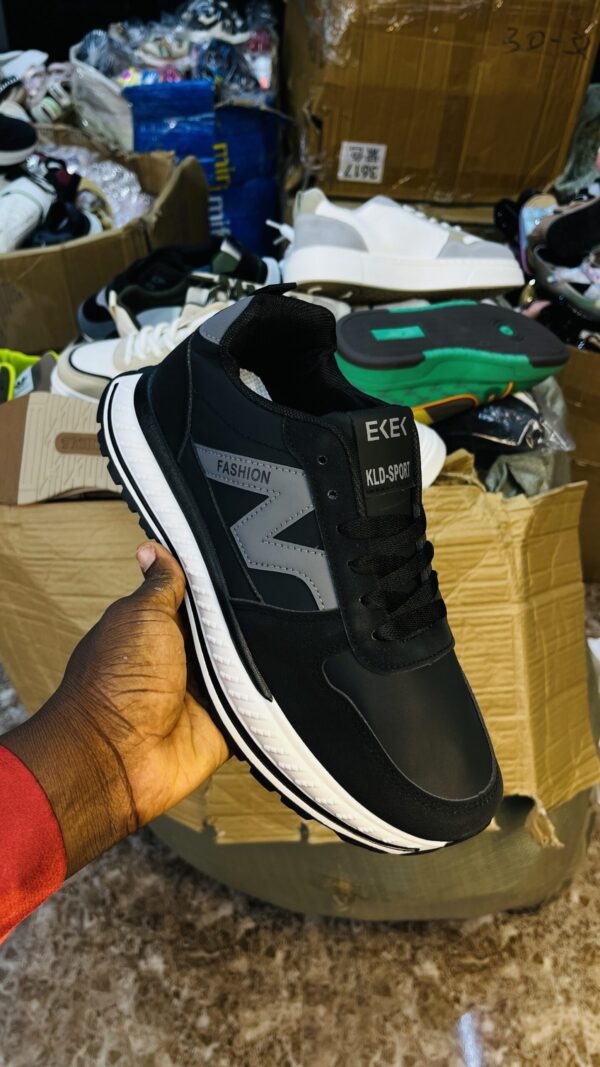 ODOGWU ADULT SNEAKERS  
( unisex )