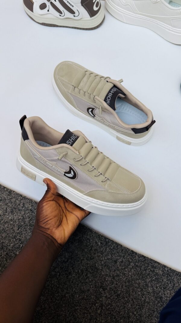 ODOGWU ADULT SNEAKERS  
( unisex )