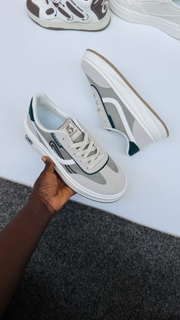 ODOGWU ADULT SNEAKERS  
( unisex )