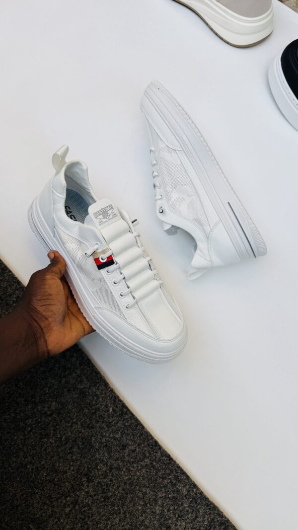 ODOGWU ADULT SNEAKERS  
( unisex )