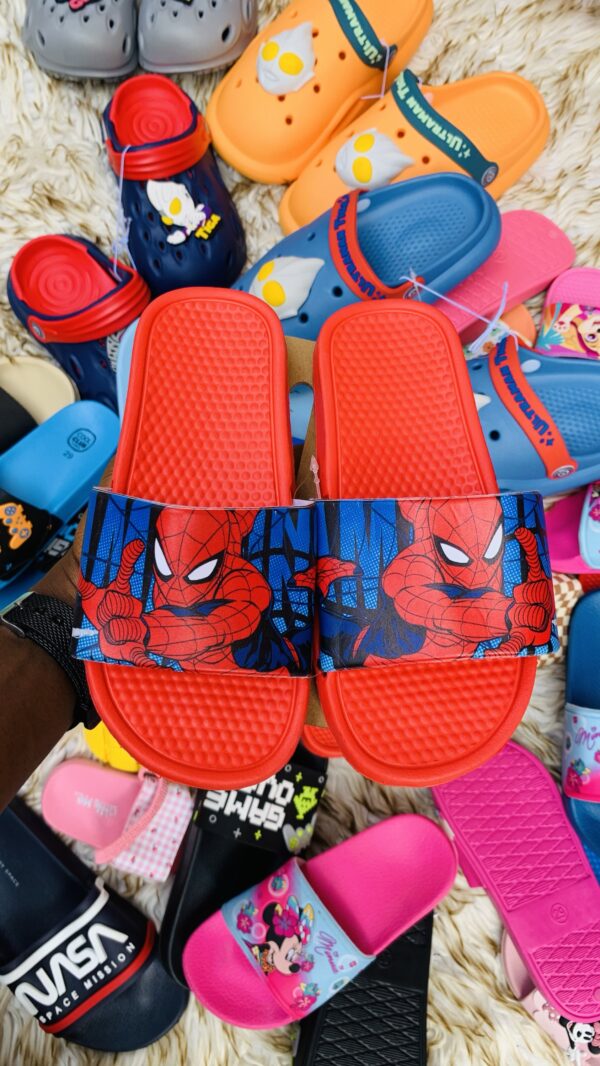 KIDDIES CROCS  / SLIDES