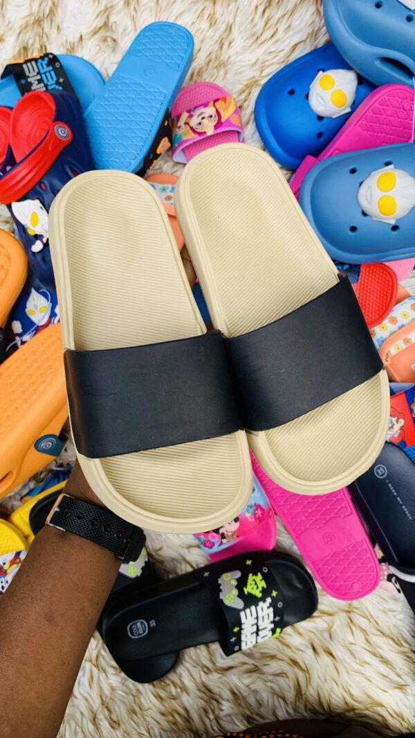KIDDIES CROCS  / SLIDES