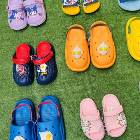 KIDDIES CROCS  / SLIDES