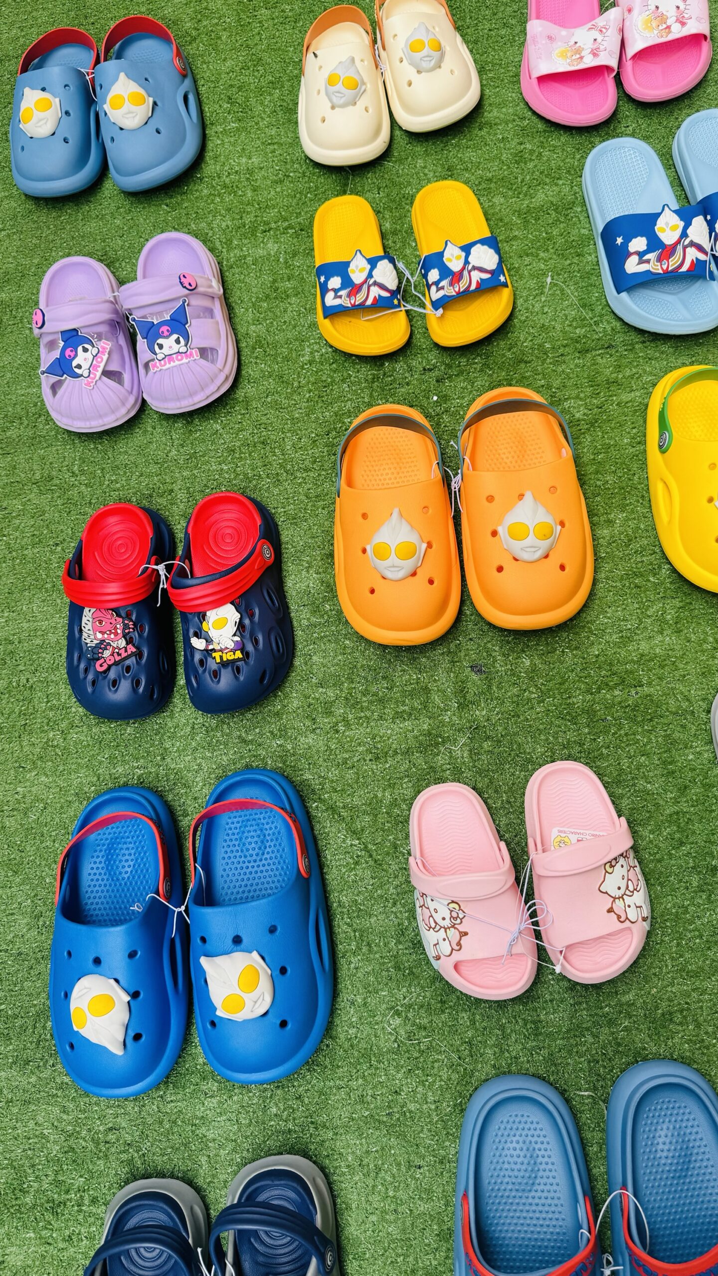 KIDDIES CROCS  / SLIDES