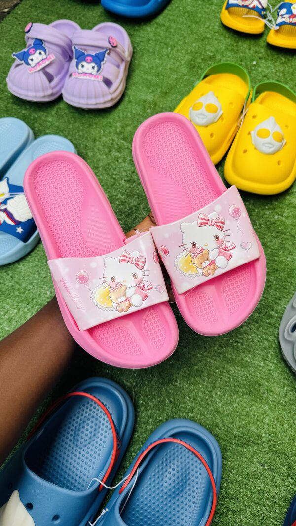KIDDIES CROCS  / SLIDES