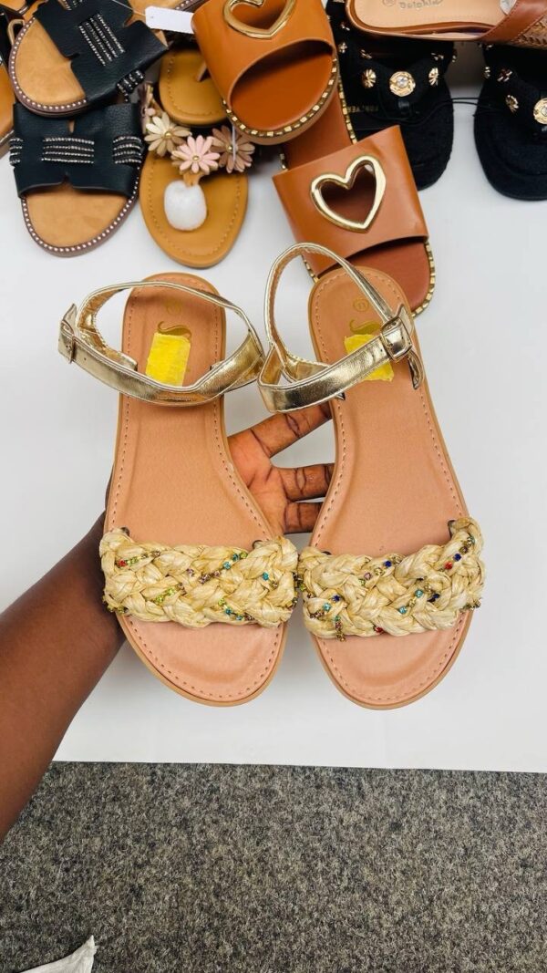 SLIPPERS & SANDALS MIX