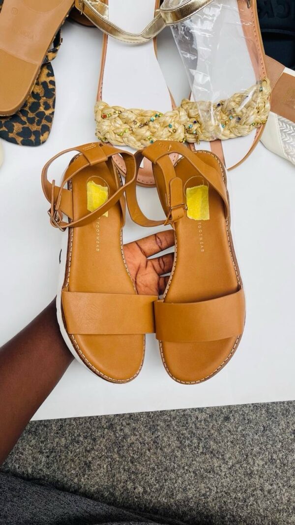 SLIPPERS & SANDALS MIX