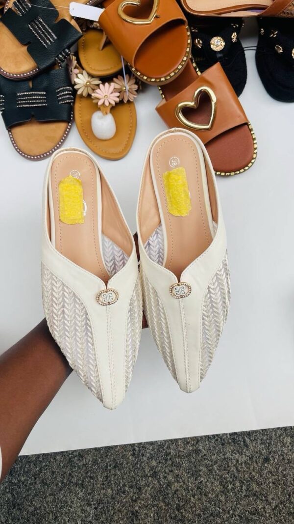 SLIPPERS & SANDALS MIX
