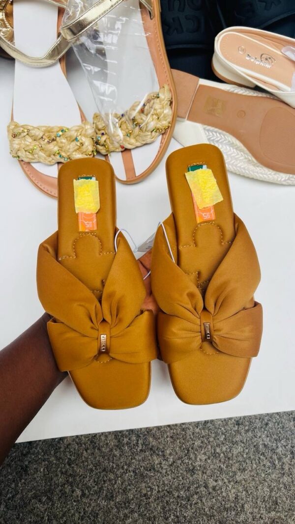 SLIPPERS & SANDALS MIX
