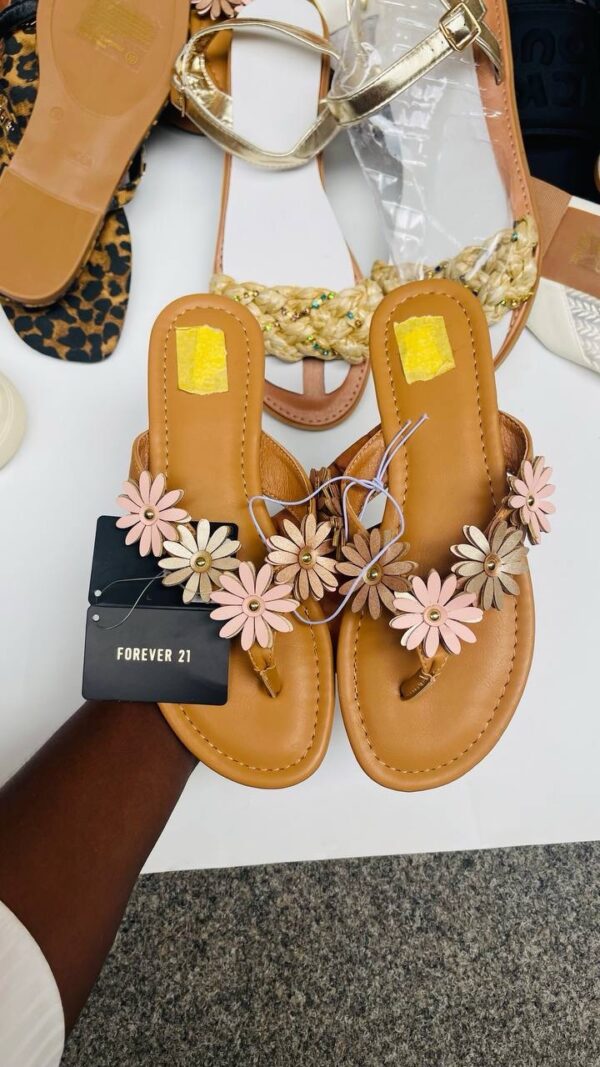 SLIPPERS & SANDALS MIX