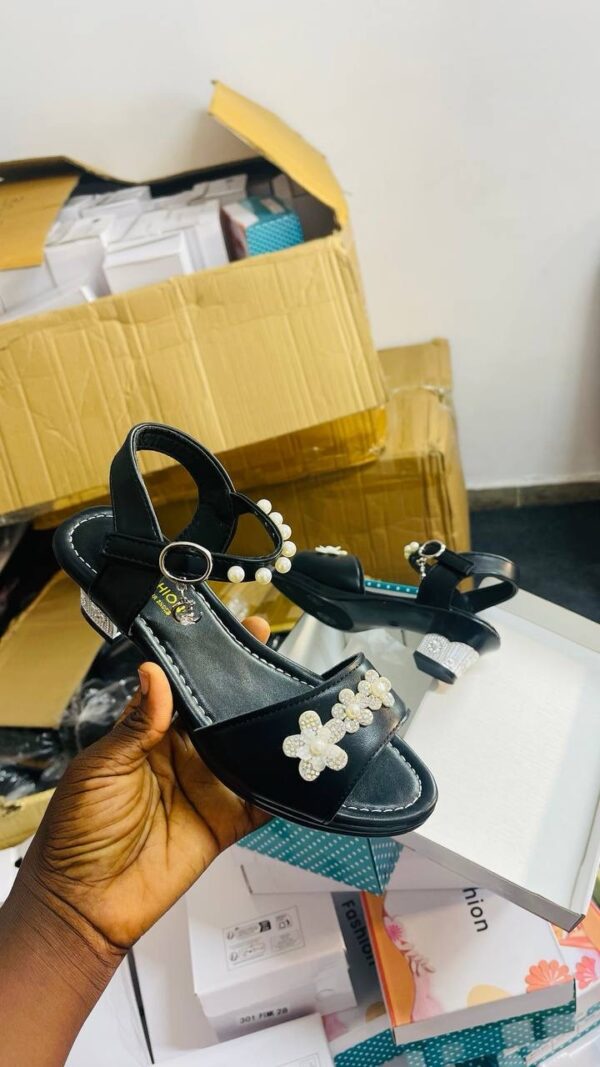 PRETTY GIRLS HEELS SANDALS