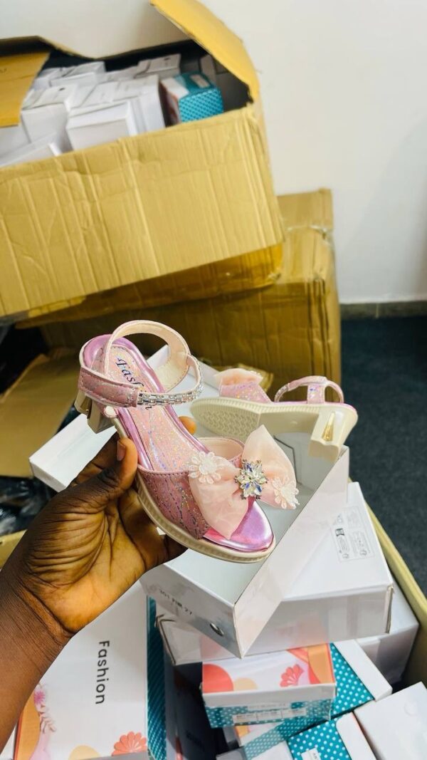 PRETTY GIRLS HEELS SANDALS