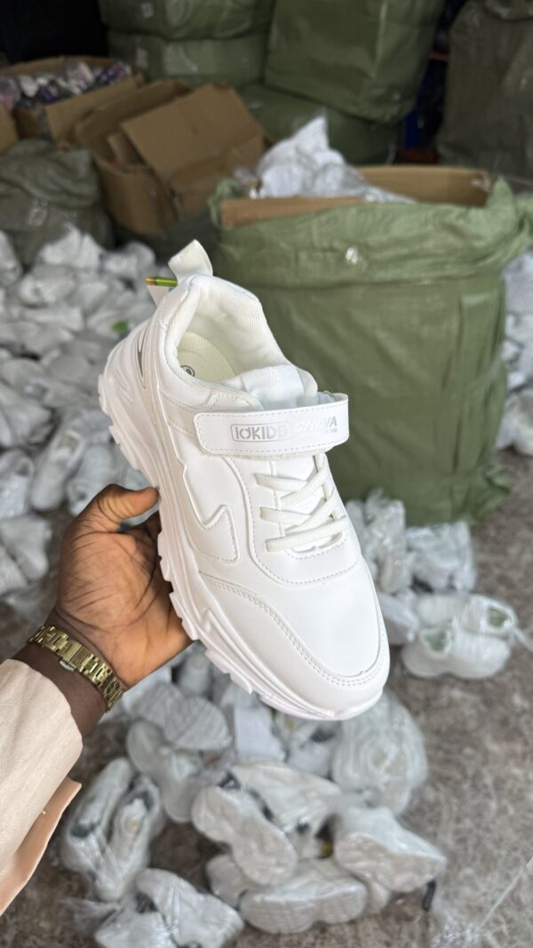 #WHITE KIDDIES SCHOOL SNEAKERS