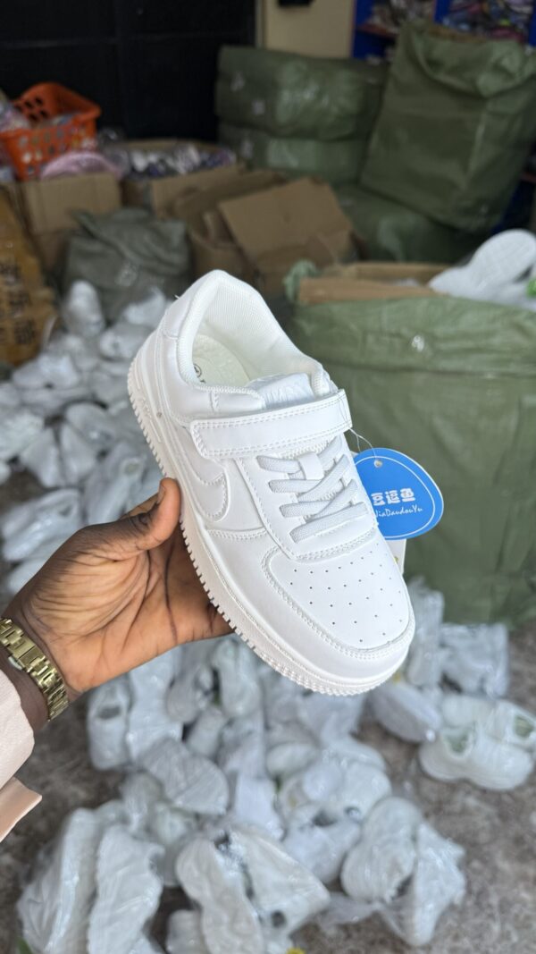 #WHITE KIDDIES SCHOOL SNEAKERS