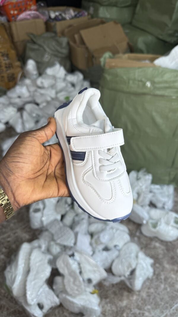 #WHITE KIDDIES SCHOOL SNEAKERS